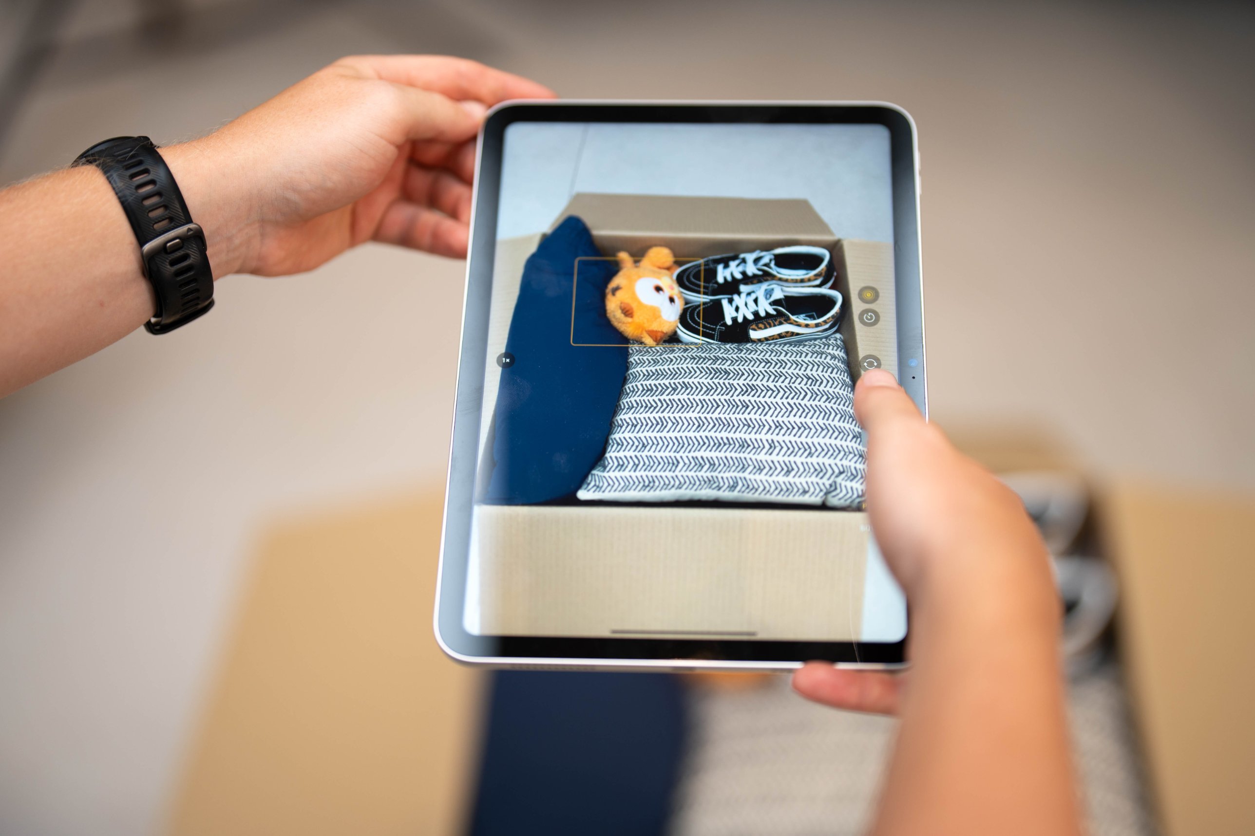 JamStorage team member photographing a box of belongings on a tablet for the digital inventory